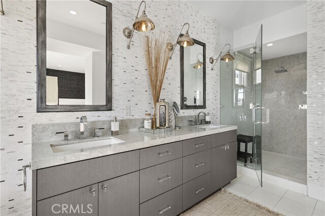 Building Photo - 712 Marguerite Ave