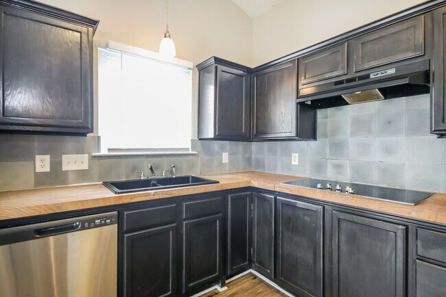 Building Photo - 3242 Hawick Commons Dr