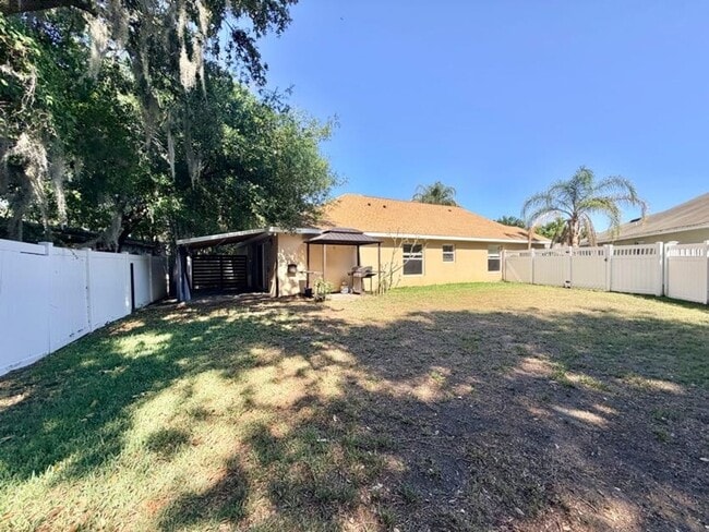 Building Photo - Modern Living Meets Prime Location with this Stunning 4/2!