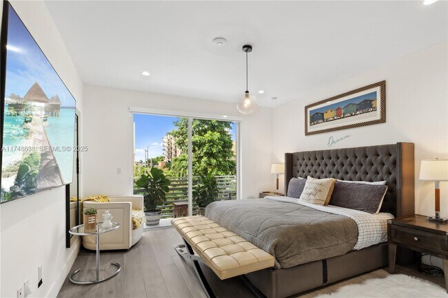 Building Photo - 3575 SW 23rd St