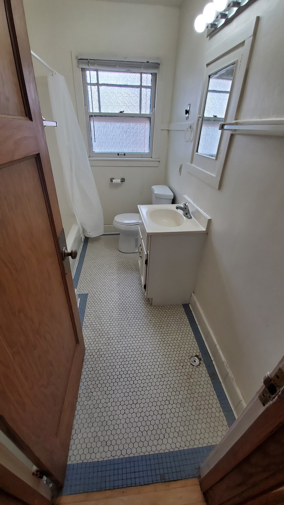 Building Photo - 1901 University Ave