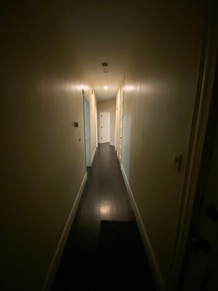 Building Photo - 9 Chilcott Pl