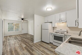 Building Photo - 331 E Washington Ave