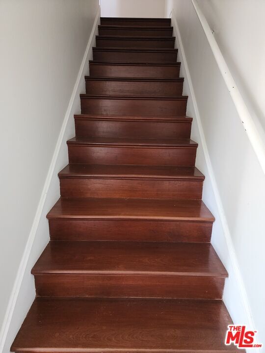 Building Photo - 10389 Almayo Ave