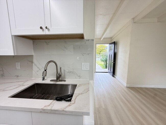 Building Photo - 2598 Dixon Dr