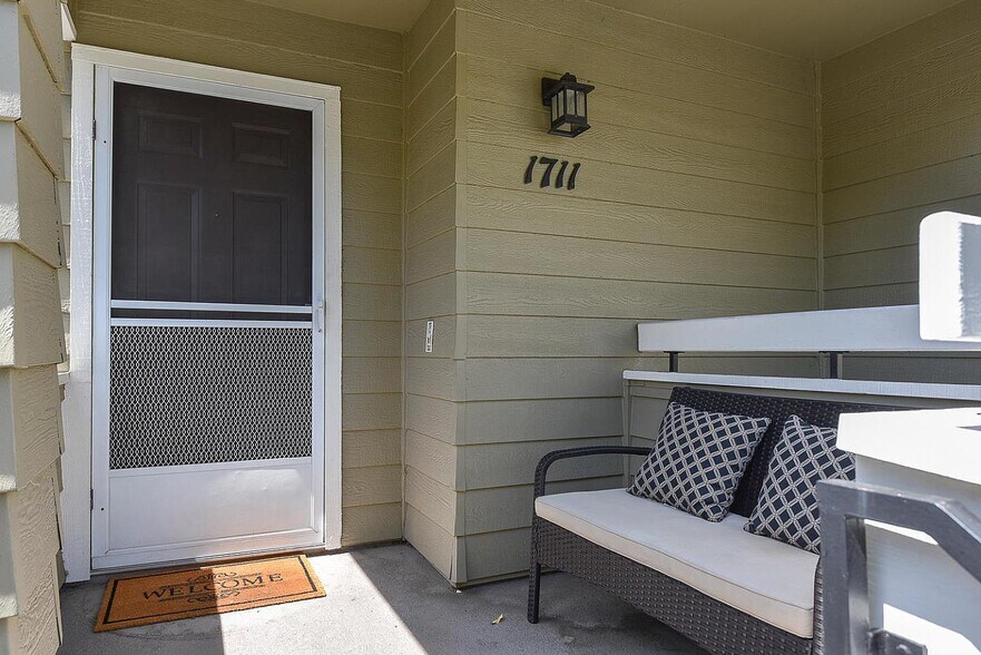 Building Photo - 1711 Parkview Green Cir