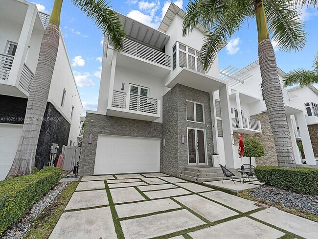 Primary Photo - 8271 NW 34th St
