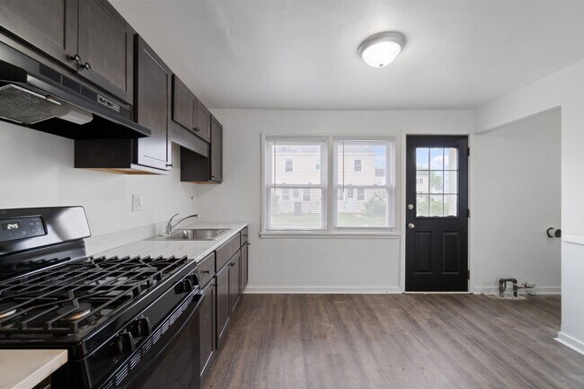 Building Photo - Cozy 3-Bedroom, 1-Bathroom Townhouse in Midland Heights, PA!