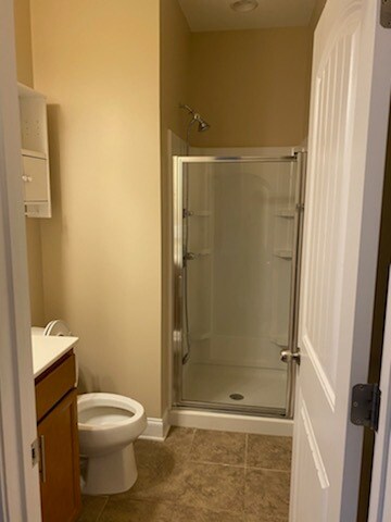 Downstair Full Bath - 603 Bunker Ct