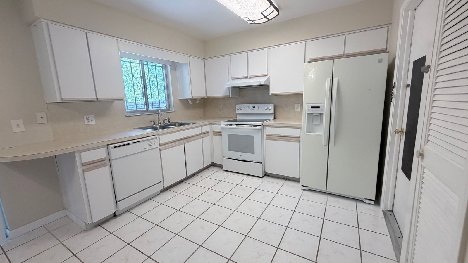 Building Photo - 603 Pheasant Ave