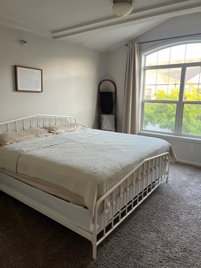 Building Photo - 5648 Winnetka Ave N