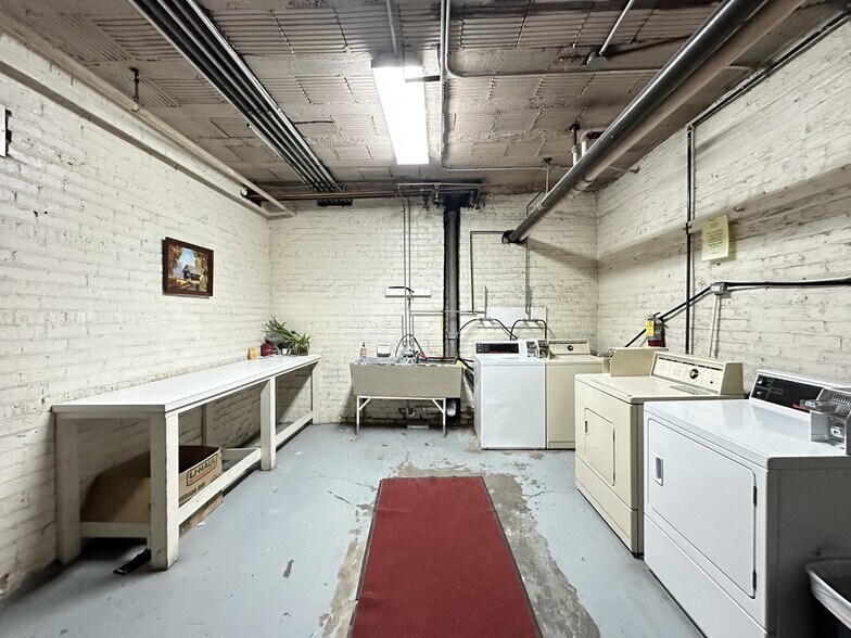 Building Photo - 2127 N Dayton St