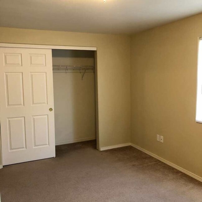 Building Photo - 1973 SW Canyon Dr