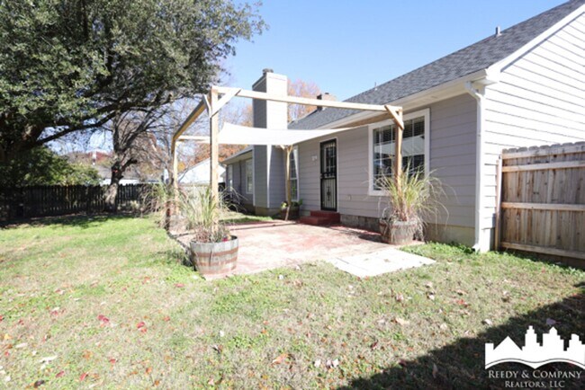 Building Photo - 2573 Laurelcrest Dr