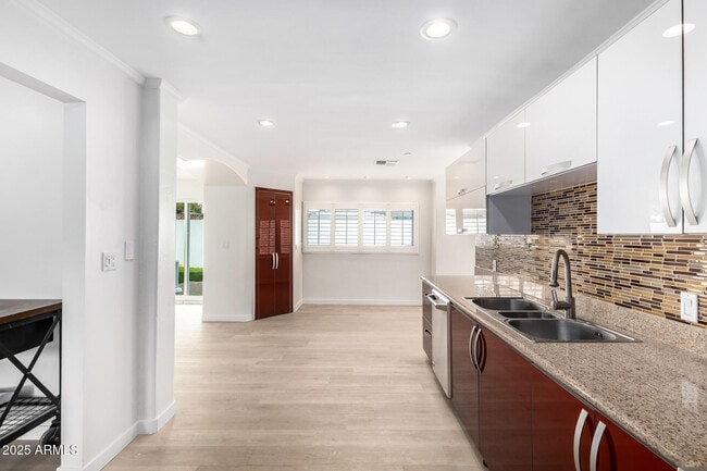 Building Photo - 1606 W Keim Dr