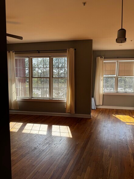 Building Photo - 680 Greenwood Ave NE