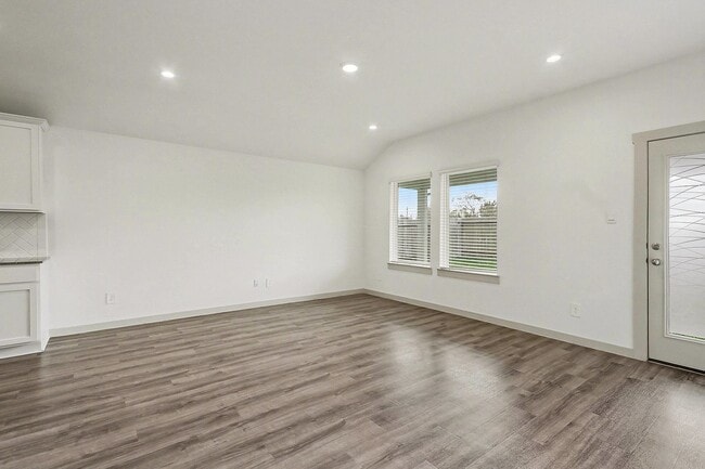 Building Photo - 9926 Palm Royal Dr