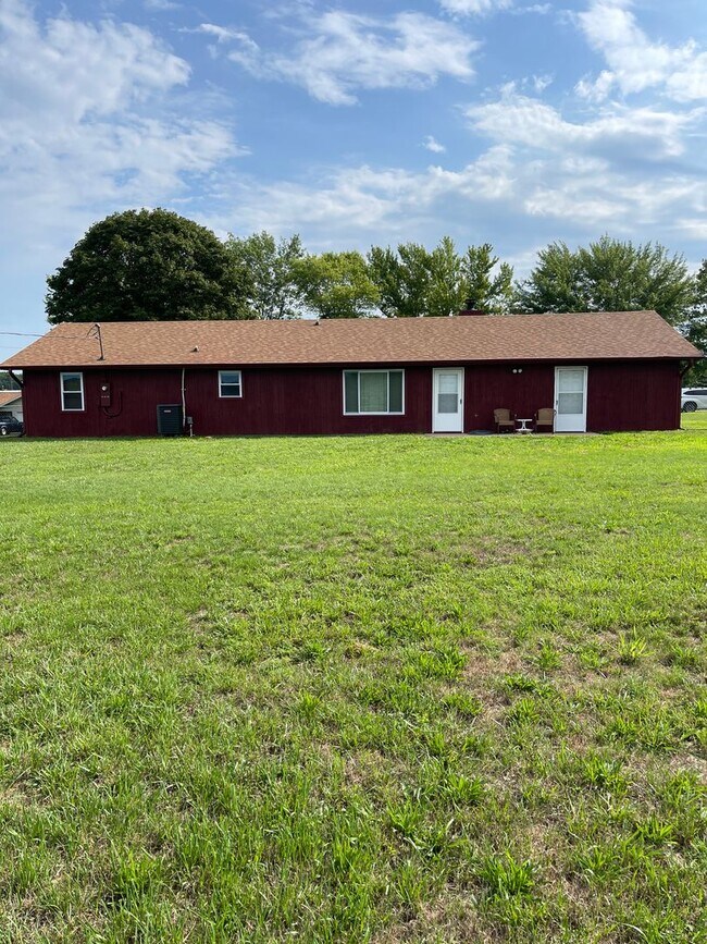 Building Photo - Available 7/25! If you are looking for a l...