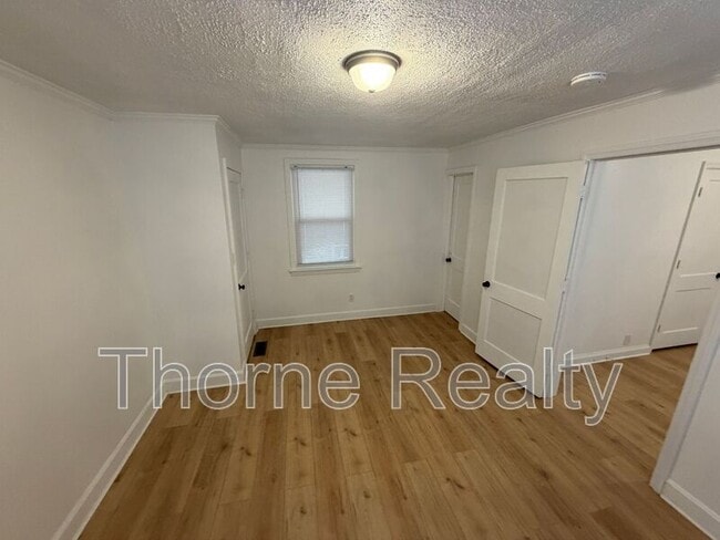 Building Photo - 1004 Moore St