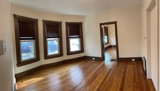 Living Room - 317 W Barnard St