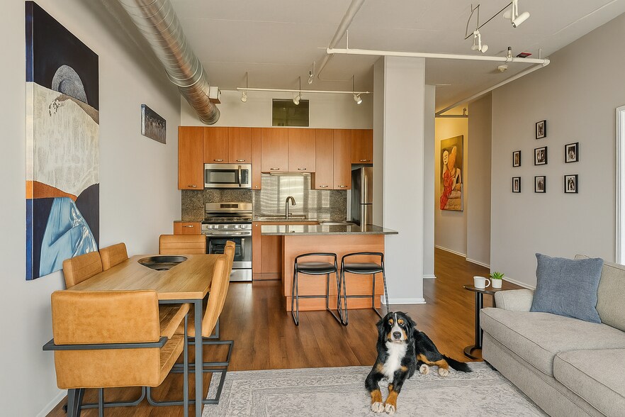 Building Photo - 212 E Cullerton St