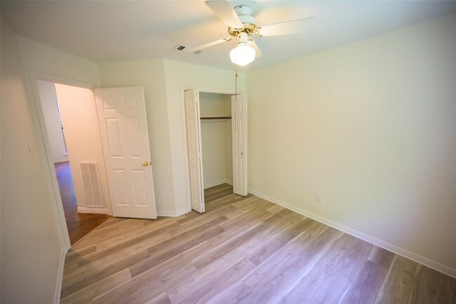 Building Photo - 6000 La Naranja Ln