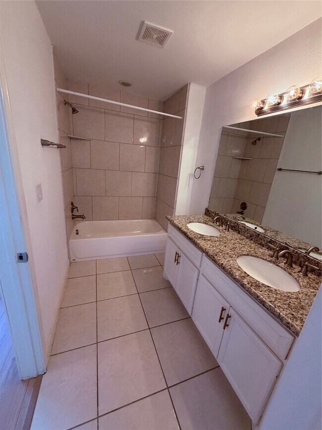 Building Photo - 4915 Manor Stone Ln