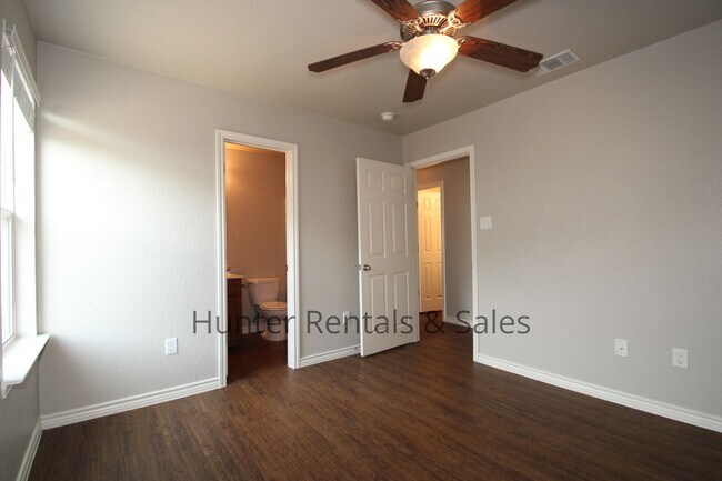 Building Photo - Luxury Duplex Close to Texas A&M-Central Texas