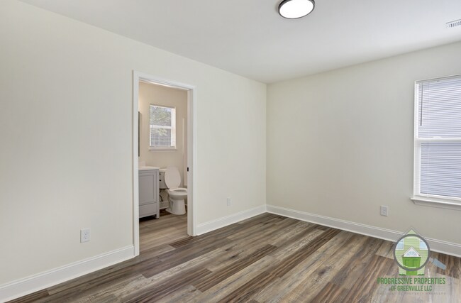 Building Photo - 119 Lyman Lodge Rd
