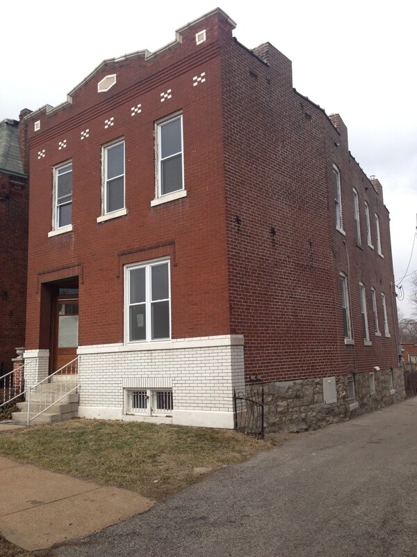 Building Photo - 2717 Arsenal St