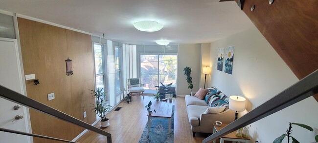 Large Living room with walk-out balcony - 348 Patton St