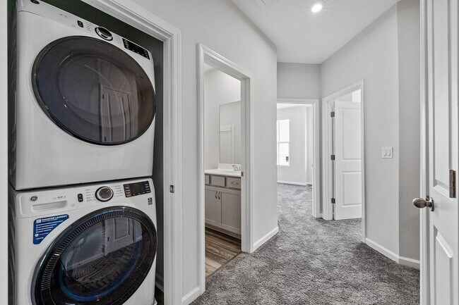 Building Photo - BRAND NEW Townhome located in Westside Ben...