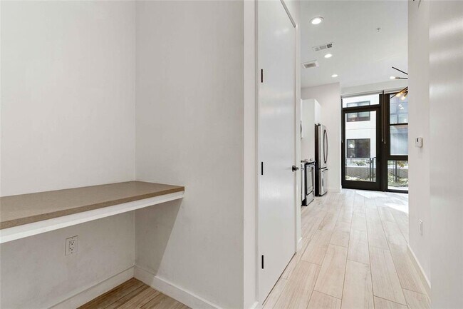 Building Photo - 800 Embassy Dr