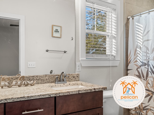 Building Photo - Charming Home in Desirable Pensacola Location