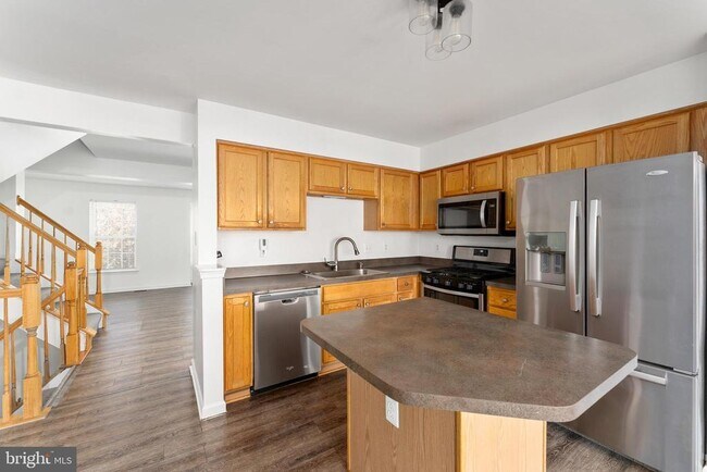 Building Photo - 7102 Finch Ln