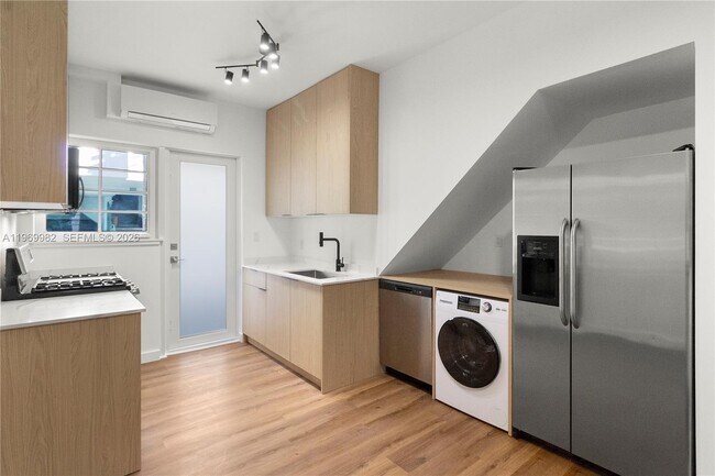 Building Photo - 1009 Meridian Ave