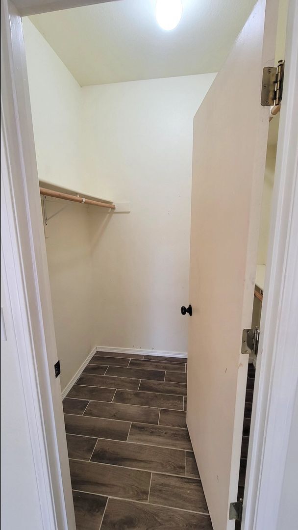 Building Photo - Great Near North Valley Home! No carpet! O...