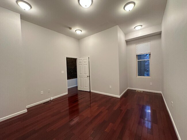 Building Photo - 2215 Eutaw Pl