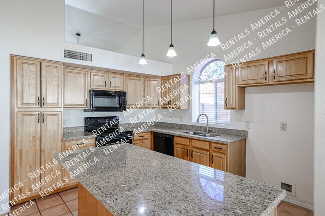 Building Photo - 1105 N Quail