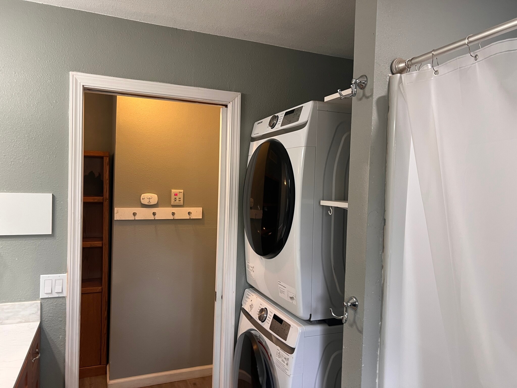 Wash and drier - 20574 Sunset Ln