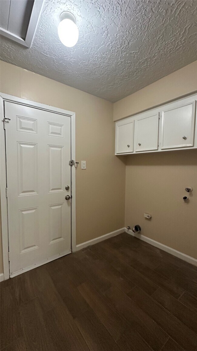 Building Photo - 11503 Briar Forest Dr