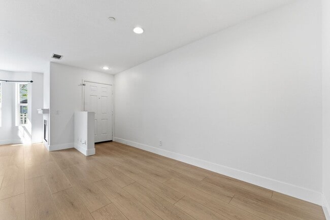 Building Photo - Charming Three Vines Condo with Fresh Upgrades