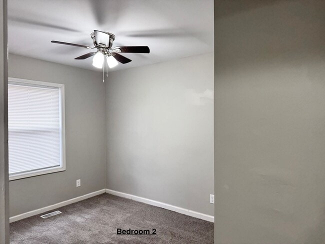 Building Photo - Just listed!