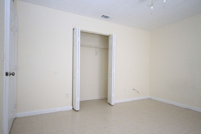 Building Photo - Lovely 3 bd/2 ba home in Summerfield!