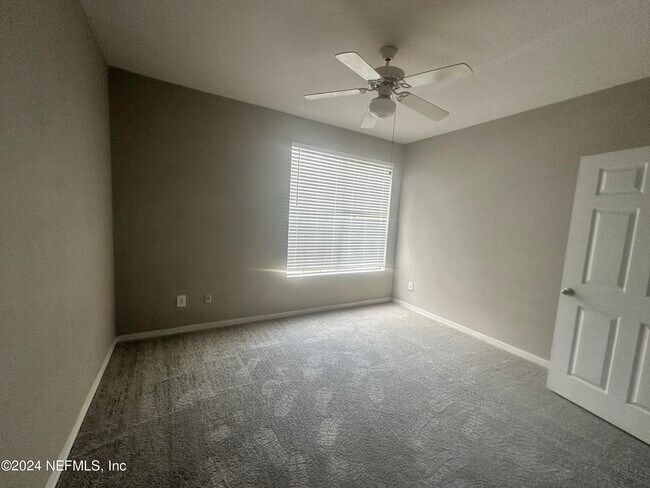 Building Photo - 13703 Richmond Park Dr N