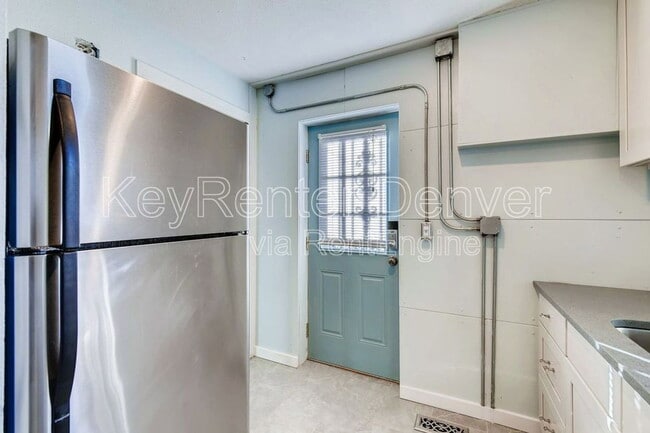 Building Photo - 3341 Lawrence St