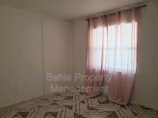 Building Photo - 4654 Alhama St