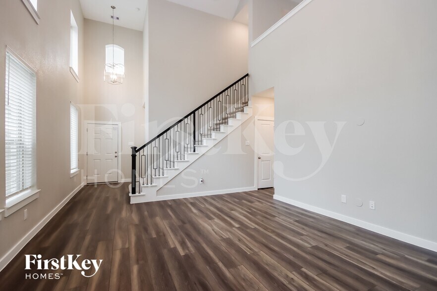 Building Photo - 16411 Little Pine Creek Dr