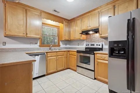 Building Photo - 116 Wellington Cir
