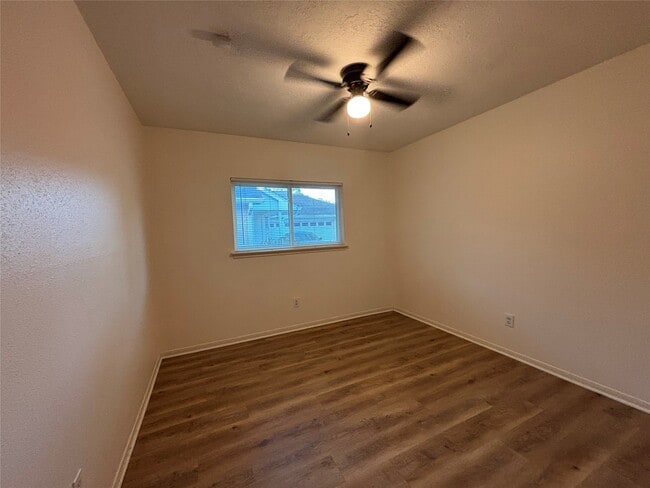 Building Photo - 15662 Pebble Lake Dr